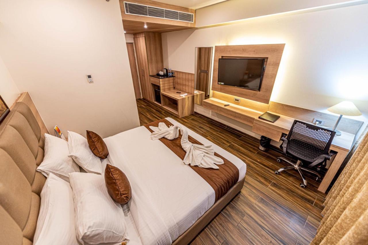 The Elite Lucknow Convention Hotel Екстериор снимка