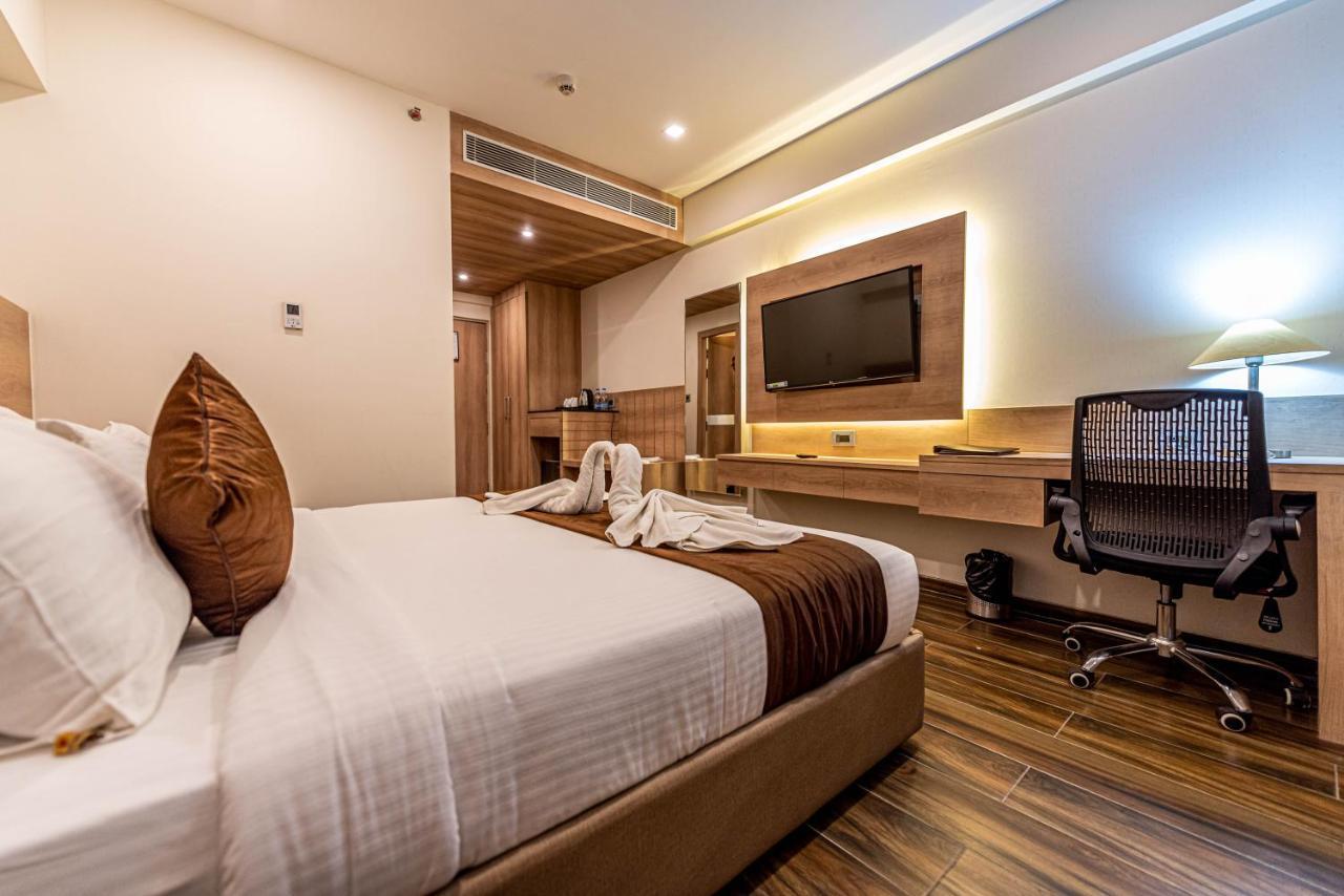 The Elite Lucknow Convention Hotel Екстериор снимка