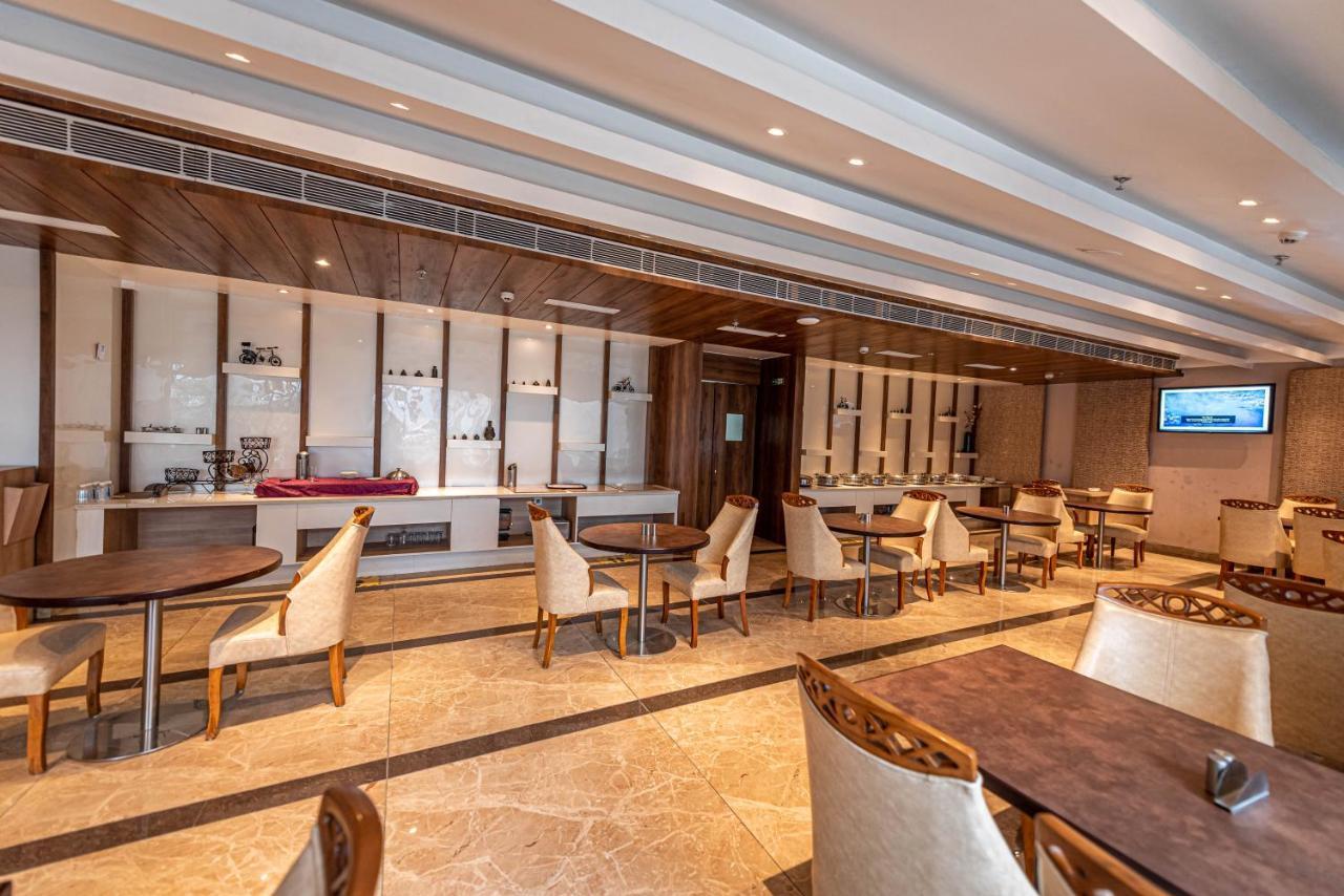 The Elite Lucknow Convention Hotel Екстериор снимка