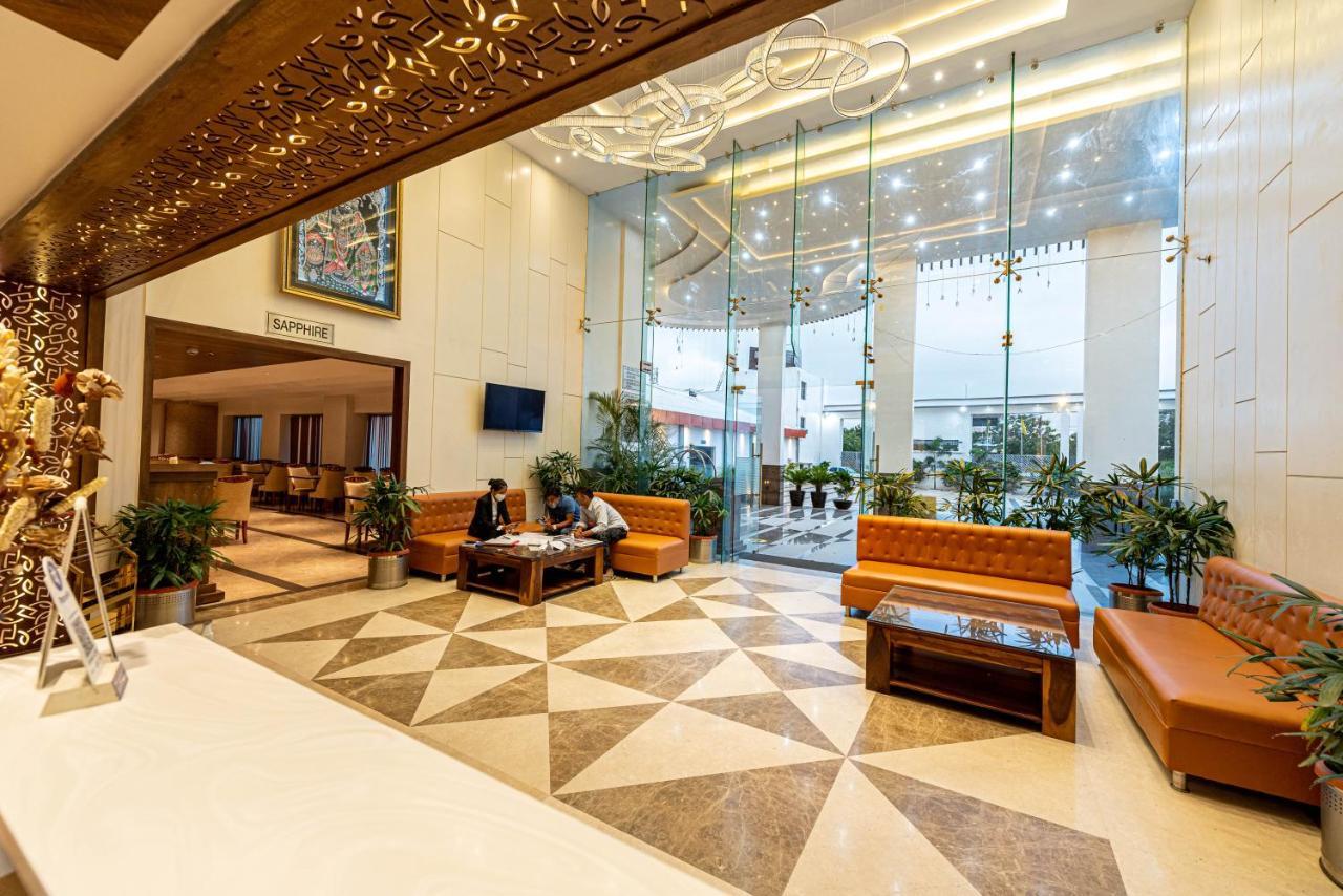 The Elite Lucknow Convention Hotel Екстериор снимка
