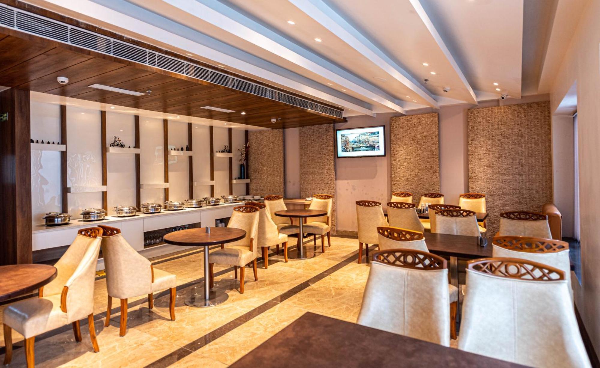 The Elite Lucknow Convention Hotel Екстериор снимка