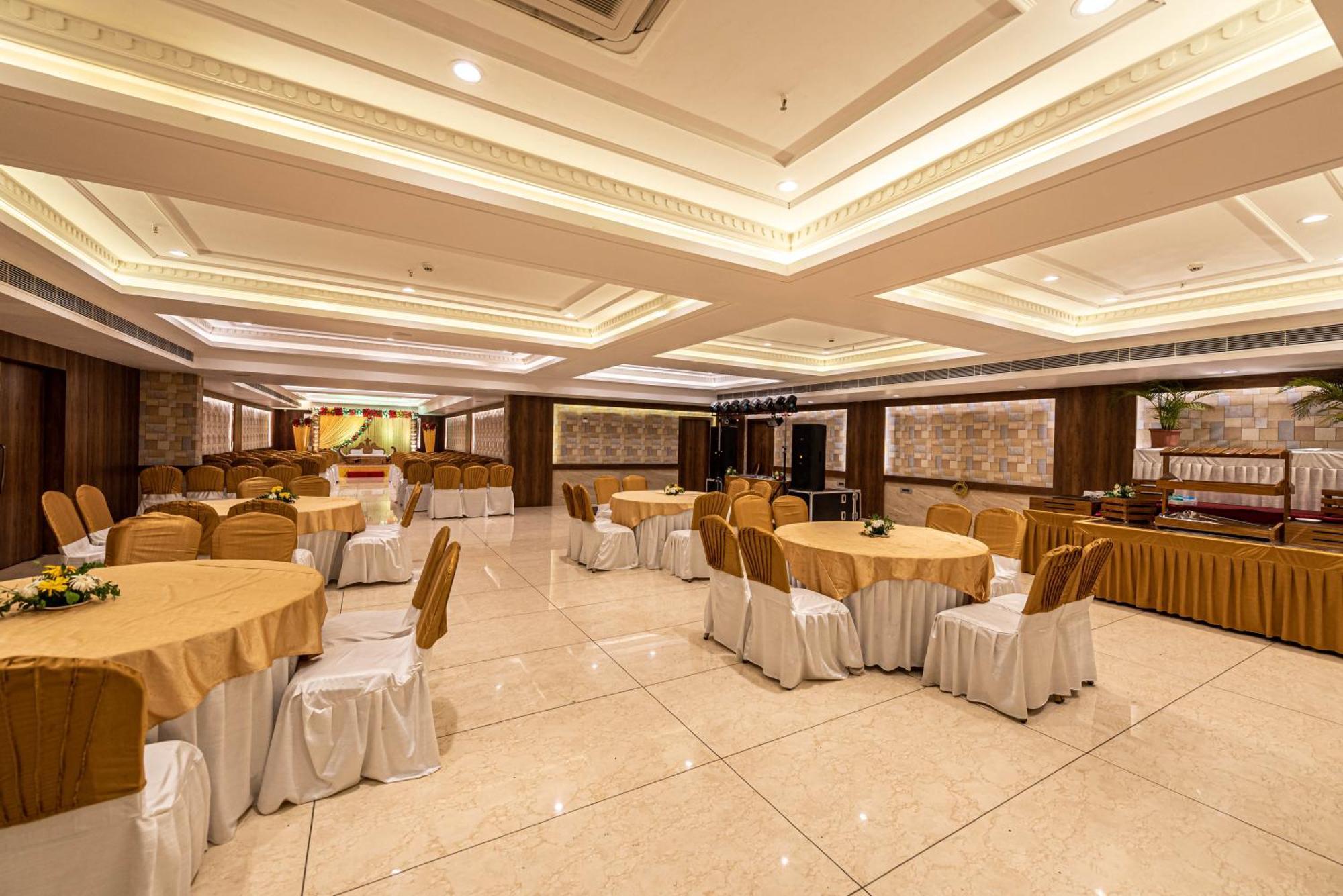 The Elite Lucknow Convention Hotel Екстериор снимка