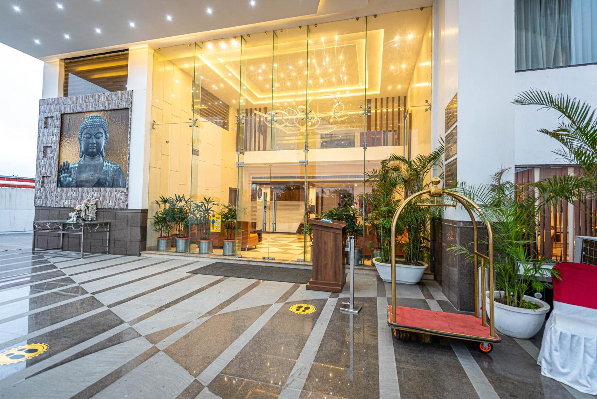The Elite Lucknow Convention Hotel Екстериор снимка