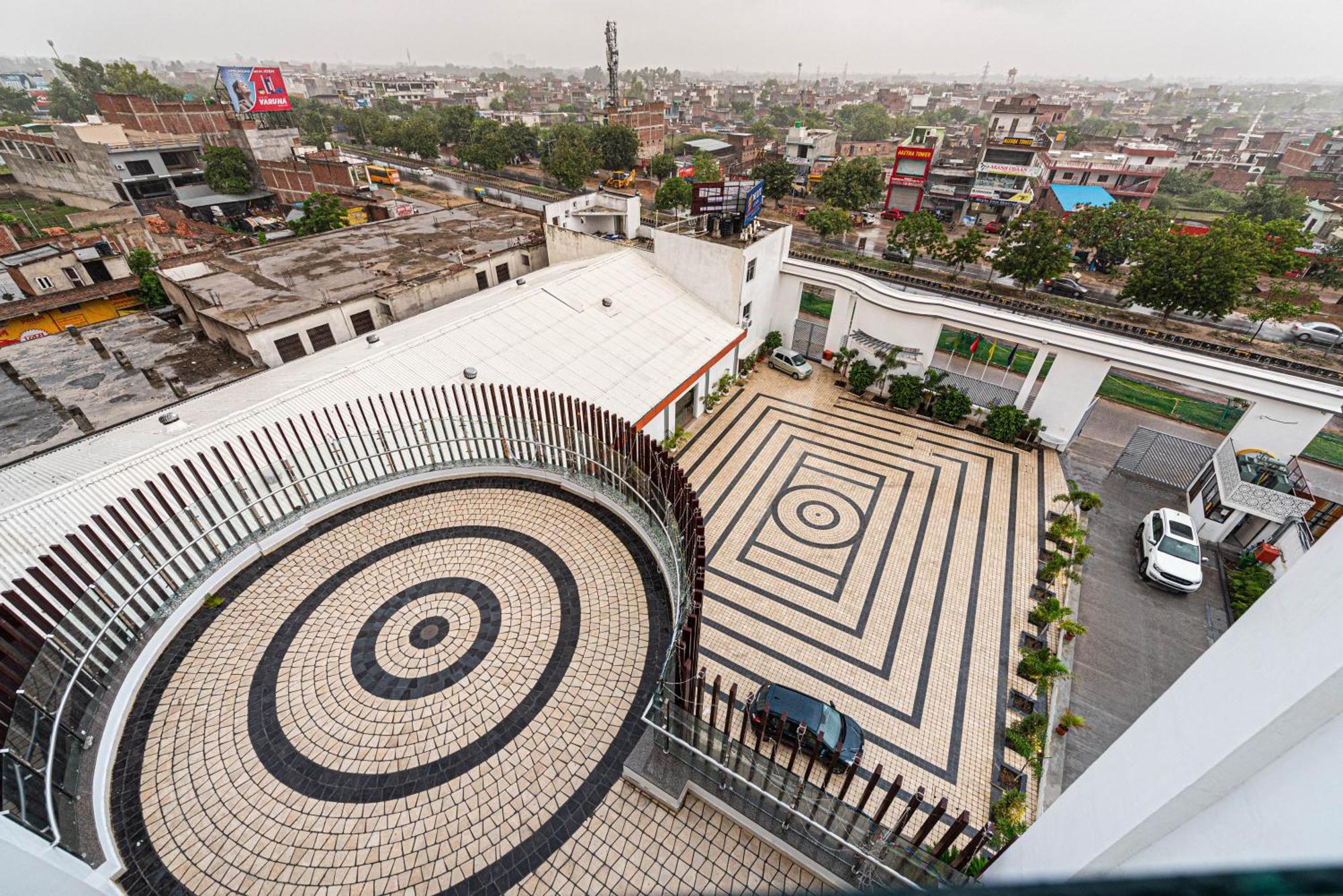 The Elite Lucknow Convention Hotel Екстериор снимка